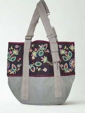 𝘍𝘳𝘦𝘦 𝘗𝘦𝘰𝘱𝘭𝘦 NEW! Boho Embroidered  Floral & Canvas Carryall Tote Bag